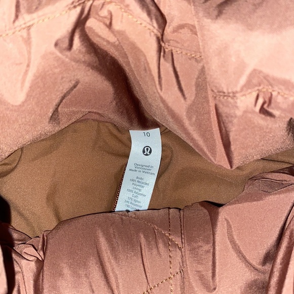 Lululemon Wunder Puff Super-Cropped Jacket
Roasted Brown - Picture 10 of 10
